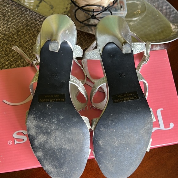 Touch Ups Aphrodite 301M 8M dressy prom wedding fall dance homecoming 2 5/8”heel - Picture 3 of 8